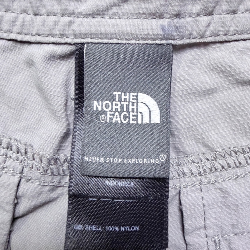The North Face Shorts Hiking Cargo Gray Embroidered Logo Size 4 - Picture 3 of 9